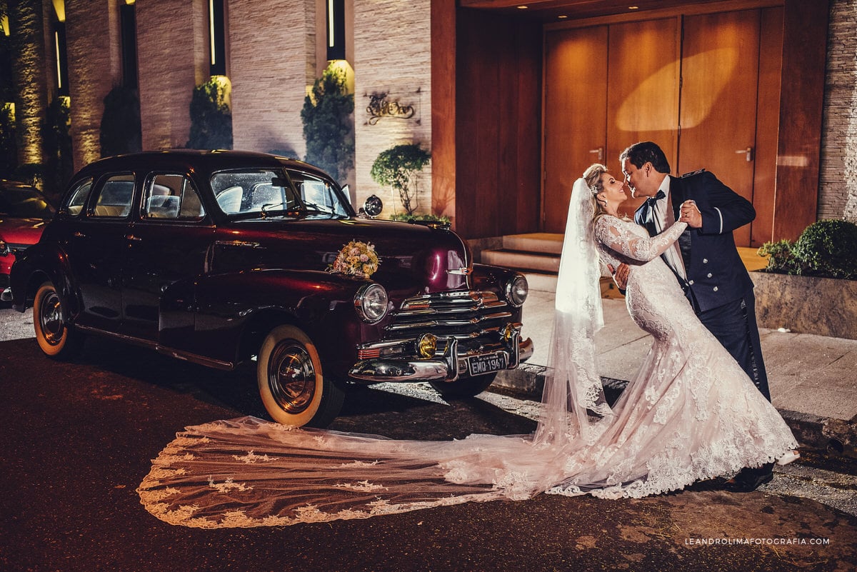 carro-antigo-casamento-ford-coupe-1942-classico-vestido-noiva-renda-luxo-buffet-dellorso-54