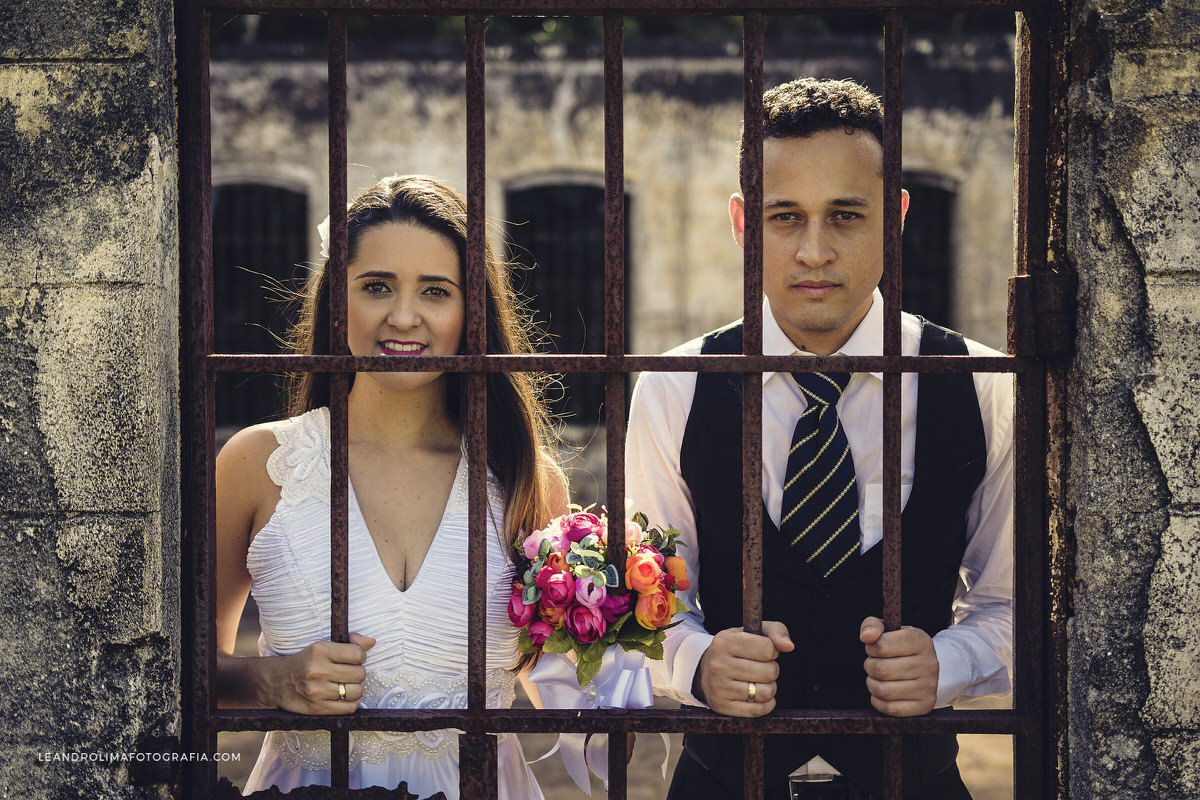 fotografia-noiva-vestido-trash-the-dress-praia-ubatuba-presidio-ilha-anchieta-fotografo-casamento-sp