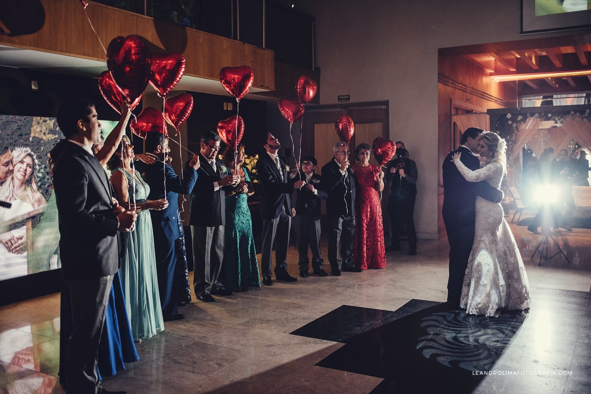 danca-noivos-casamento-classico-luxo-baloes-coracao-buffet-dellorso-vestido-renda-nova-noiva-jacques-janine-59