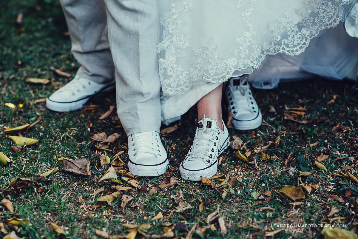 ensaio-noivos-casamento-boho-chic-tenis-all star