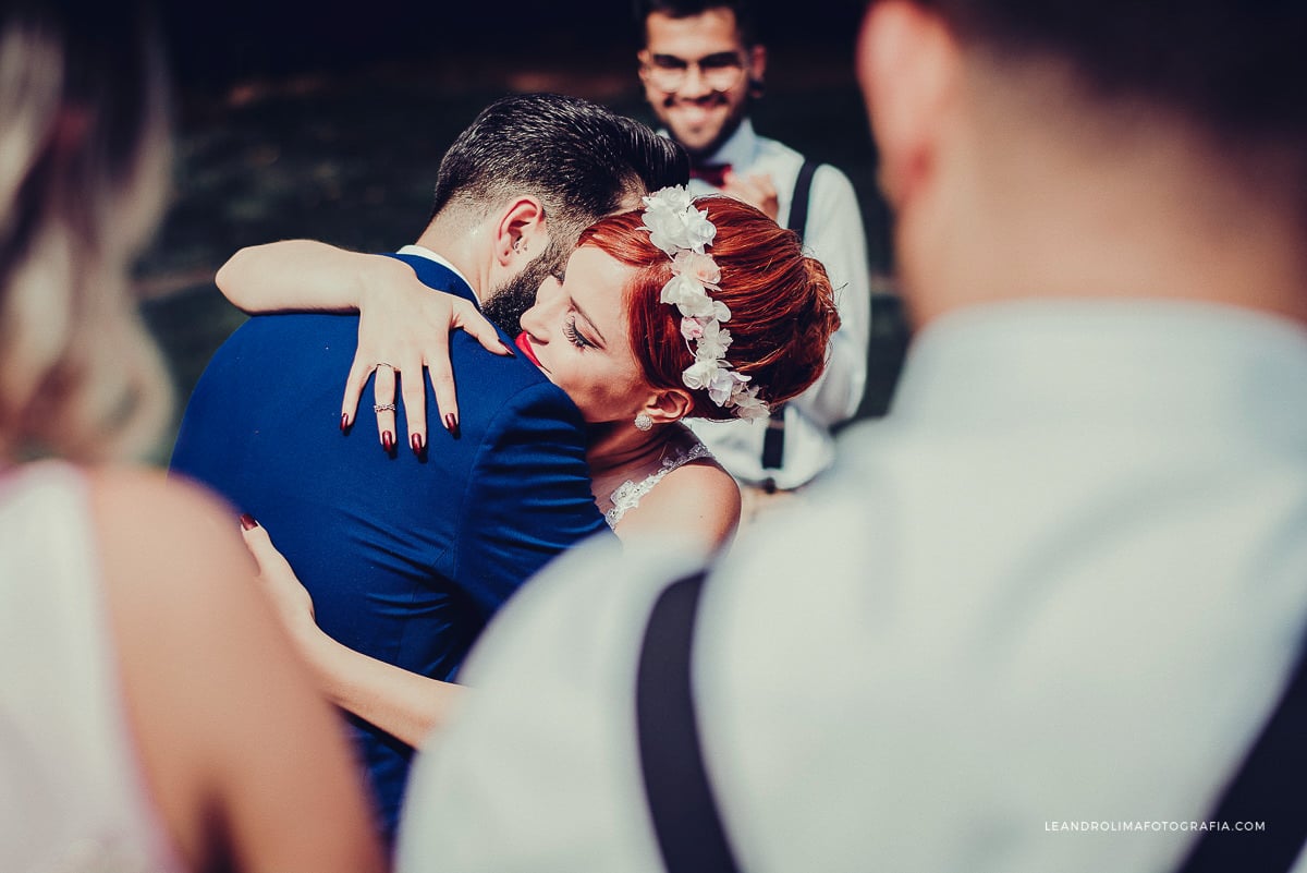 beijo-noivos-casamento-dia