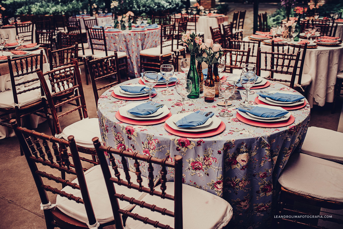 decoracao-casamento-rustica-madeira-talhetes-prata