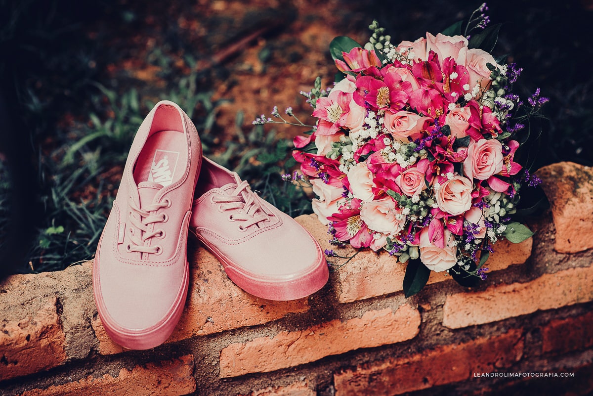 noiva-tenis-vans-rosa-bouquet-buque-flores