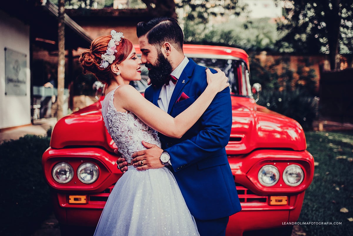 ensaio-noivos-foto-casamento-carro-antigo