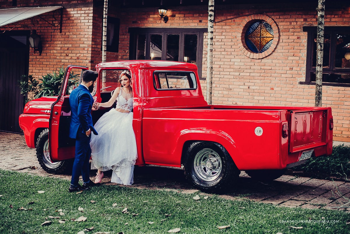 ensaio-noivos-foto-casamento-carro-antigo