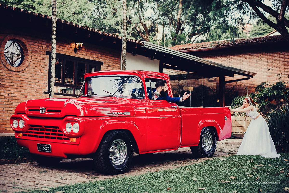 ensaio-noivos-foto-casamento-carro-antigo