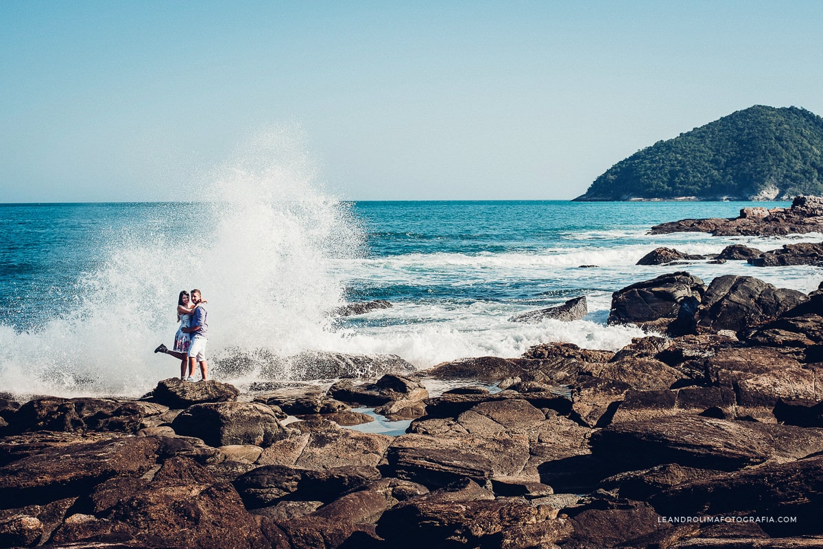 ensaio-noivos-pre-casamento-praia-calhetas-sao-sebastiao