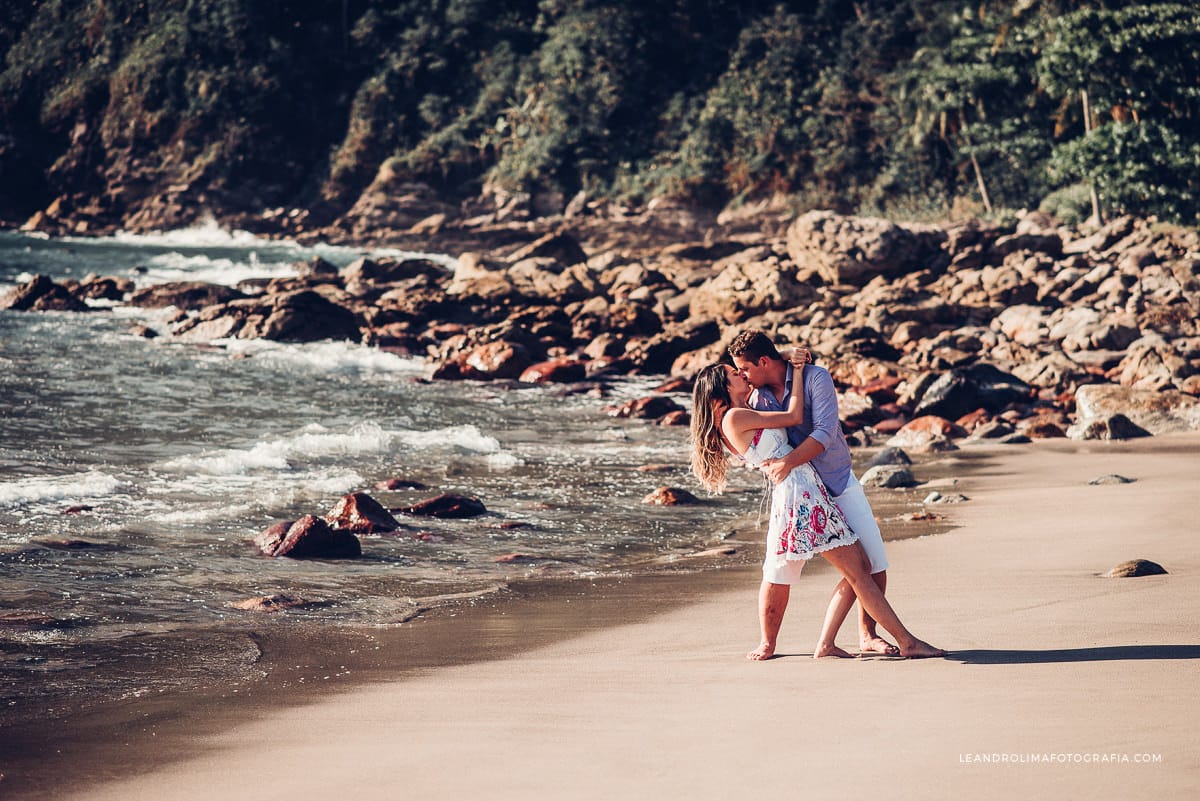 ensaio-noivos-pre-casamento-praia-calhetas-sao-sebastiao