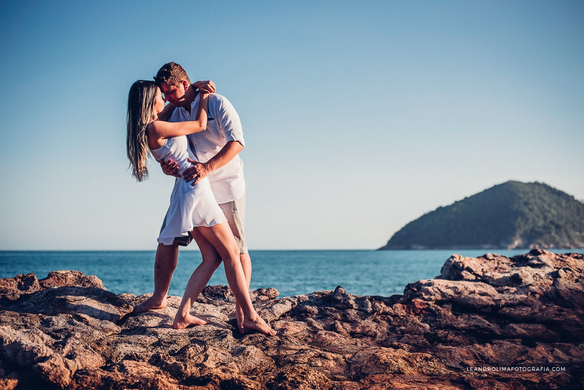 ensaio-noivos-pre-casamento-praia-calhetas-sao-sebastiao