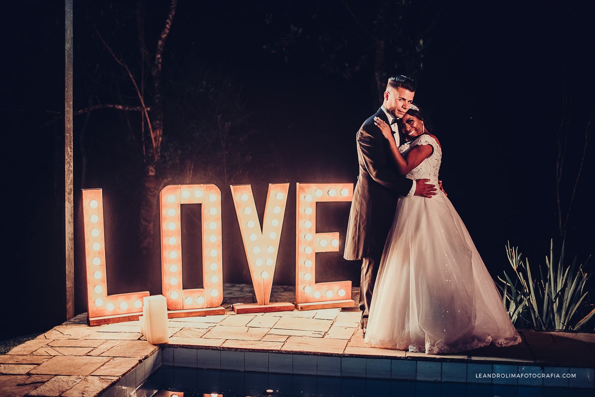 letreiro-love-letras-casamento-rustico-campo-recanto-flor-da-vila-noiva-negra