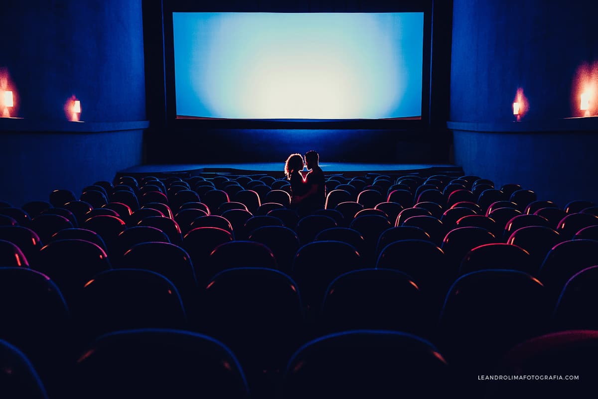 ensaio-fotografico-cinema-cinesala-fotografia-pre-casamento-flash-gelatina-cor-luz-colorida-contra