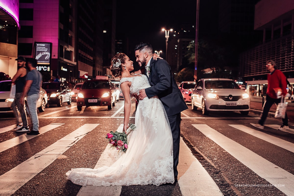 apos casamento ensaio externo fotos retrato noivos noiva avenida paulista faixa pedestre