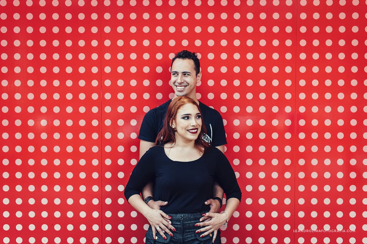 foto de casal em ensaio pre-wedding na avenida paulista