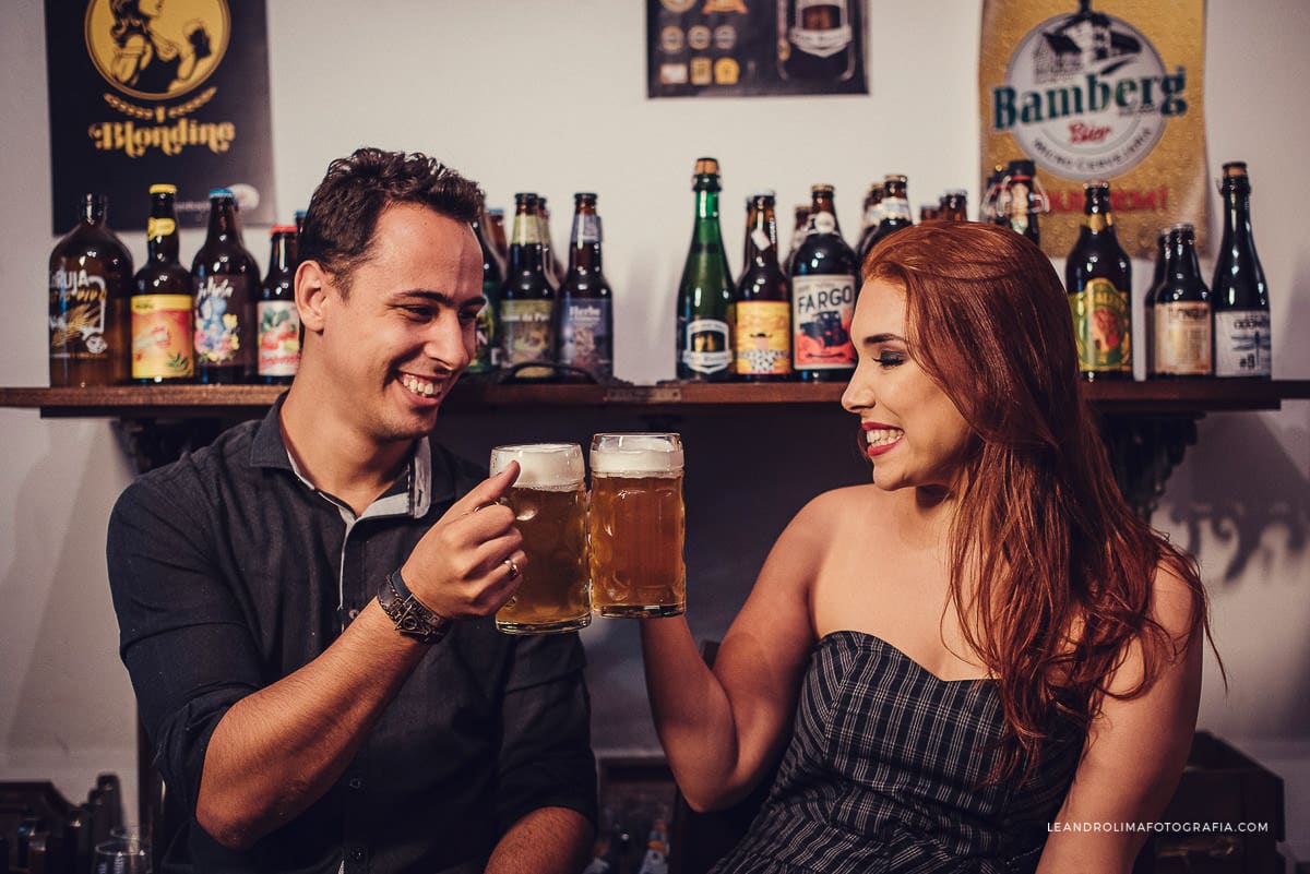 foto casal ensaio pre-wedding cervejaria emporio quintal da vo