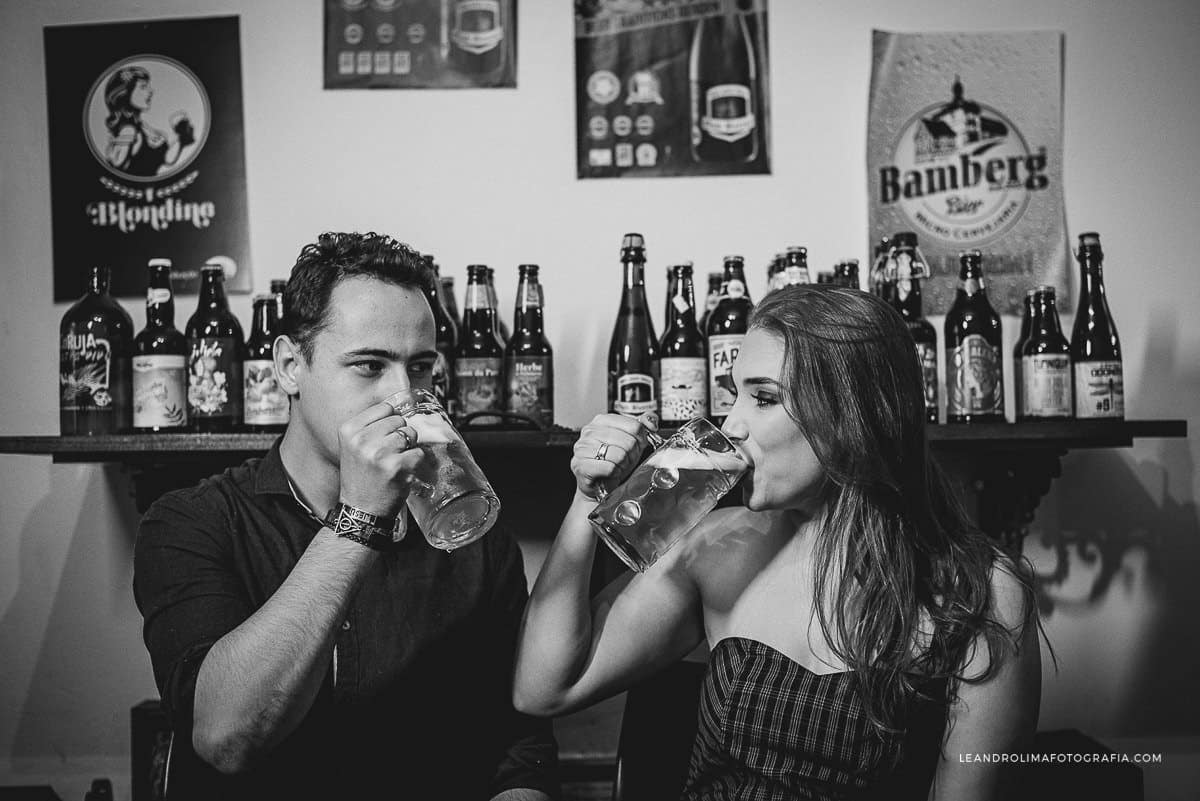 foto casal ensaio pre-wedding cervejaria emporio quintal da vo