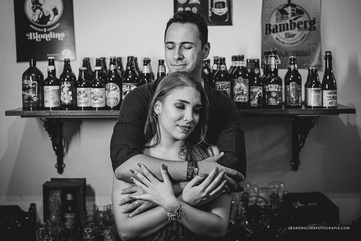 foto casal ensaio pre-wedding cervejaria emporio quintal da vo