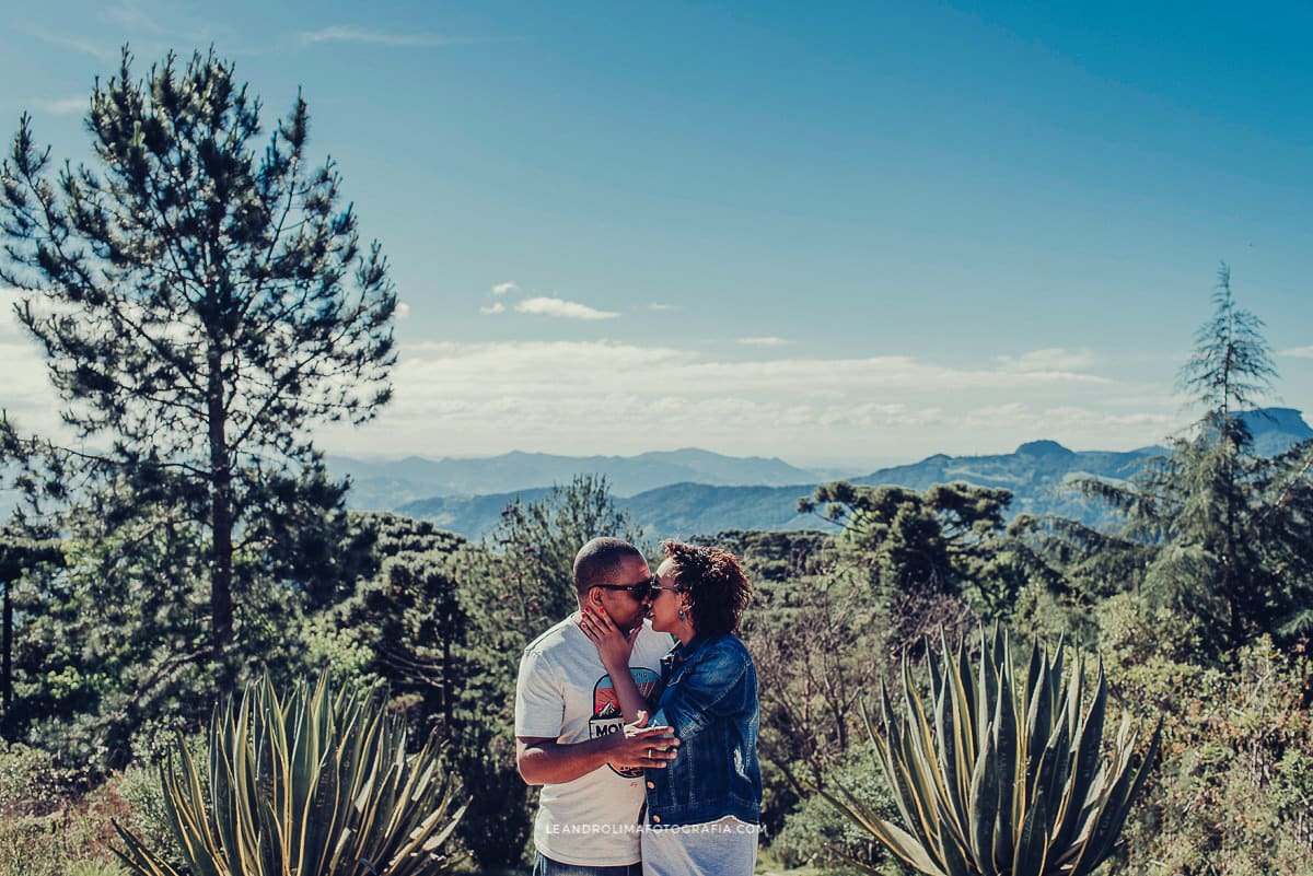 foto casal noivos ensaio pre wedding montanhas campos jordao museu felicia leirner