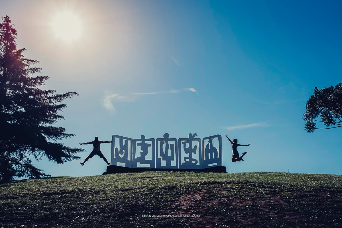 foto casal noivos ensaio pre wedding escultura campos jordao museu felicia leirner