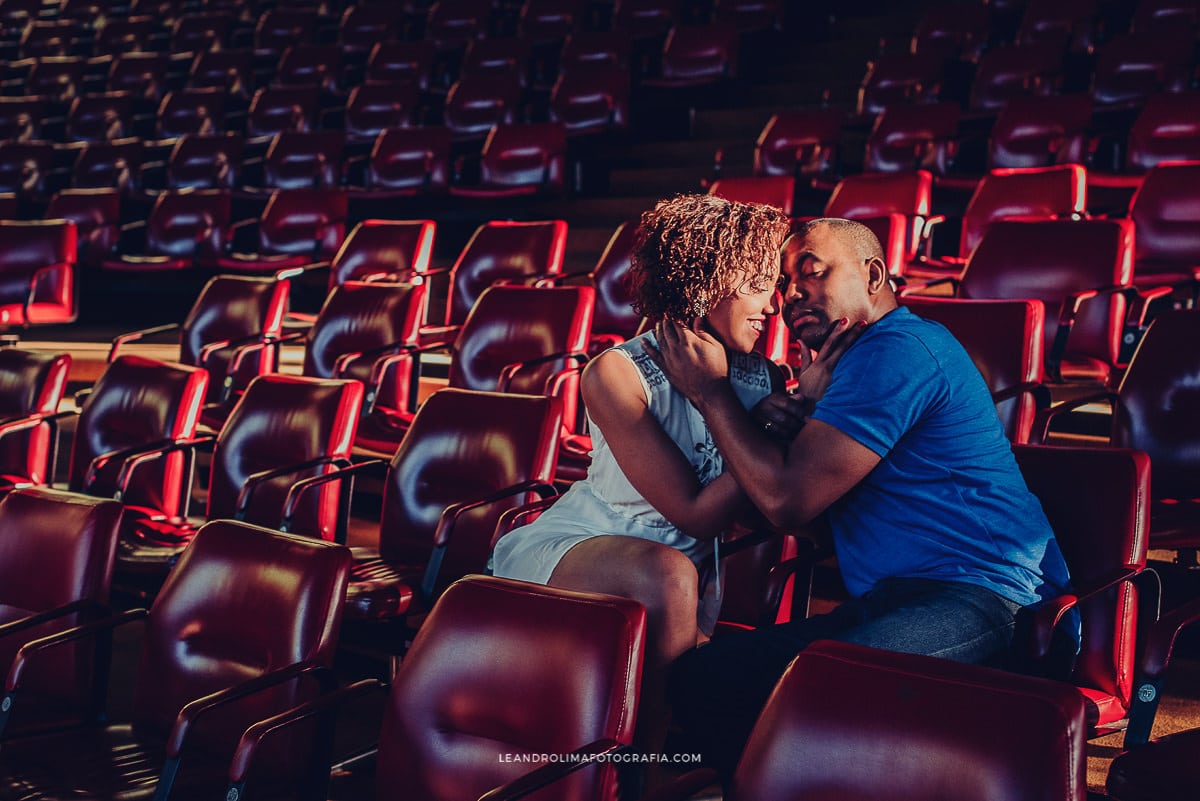 foto casal noivos ensaio pre wedding campos jordao auditorio museu felicia leirner