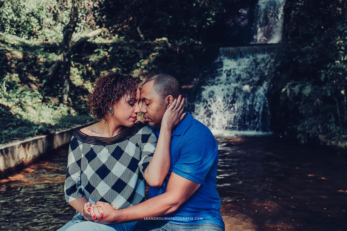 foto casal noivos ensaio pre wedding cachoeira santo antonio pinhal