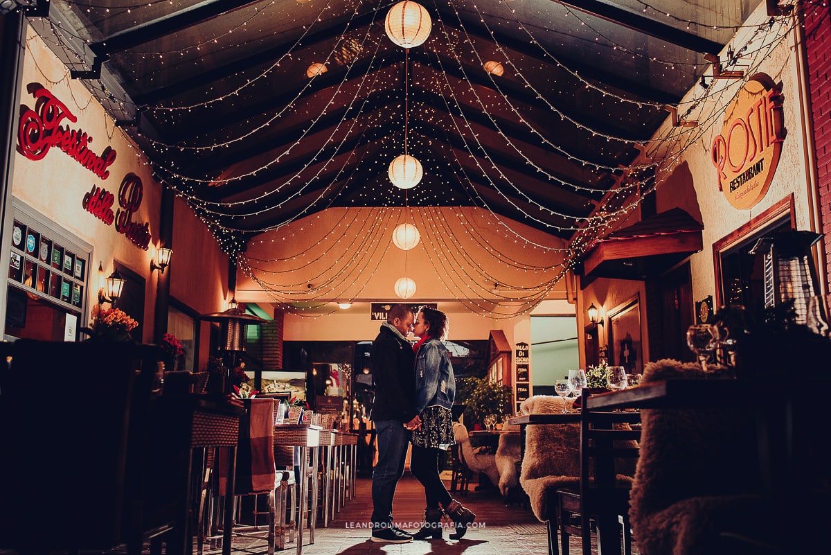 foto casal noivos ensaio pre wedding campos jordao restaurante centro capivari