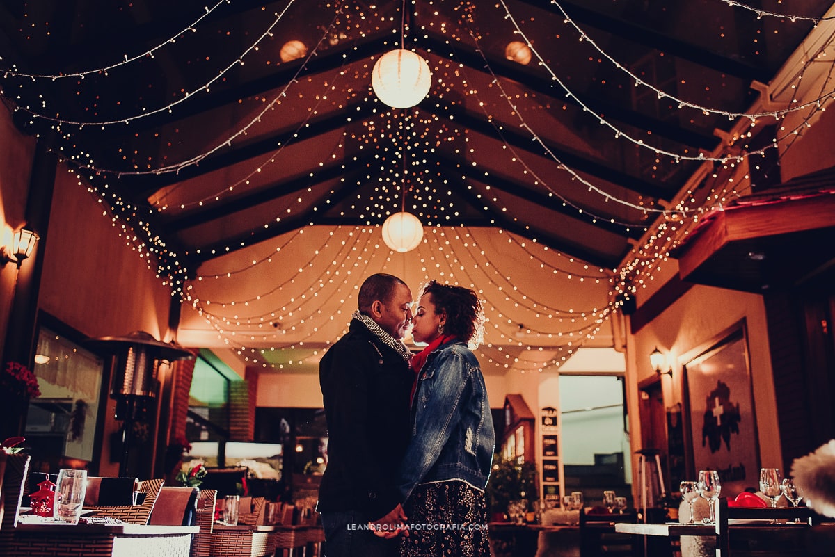 foto casal noivos ensaio pre wedding campos jordao restaurante centro capivari