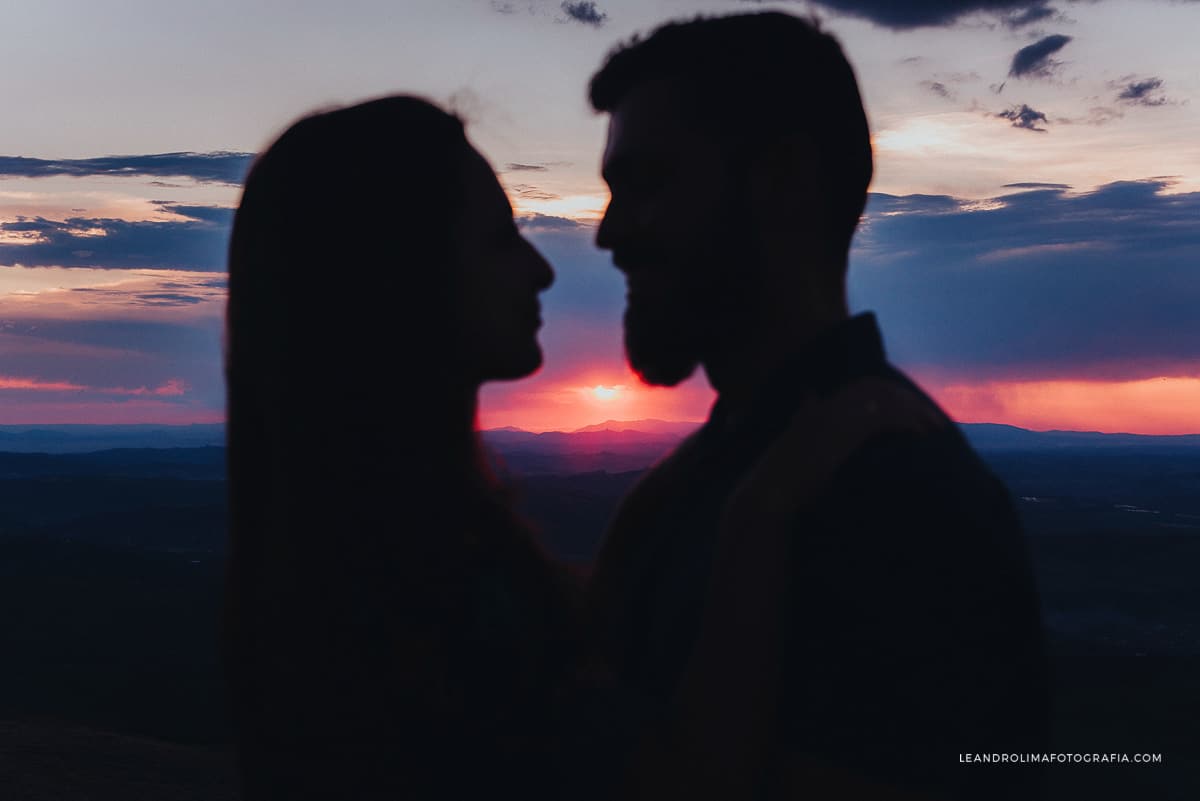 ensaio-pre-wedding-noivos-casal-por-sol-montanha-pedra-grande-atibaia