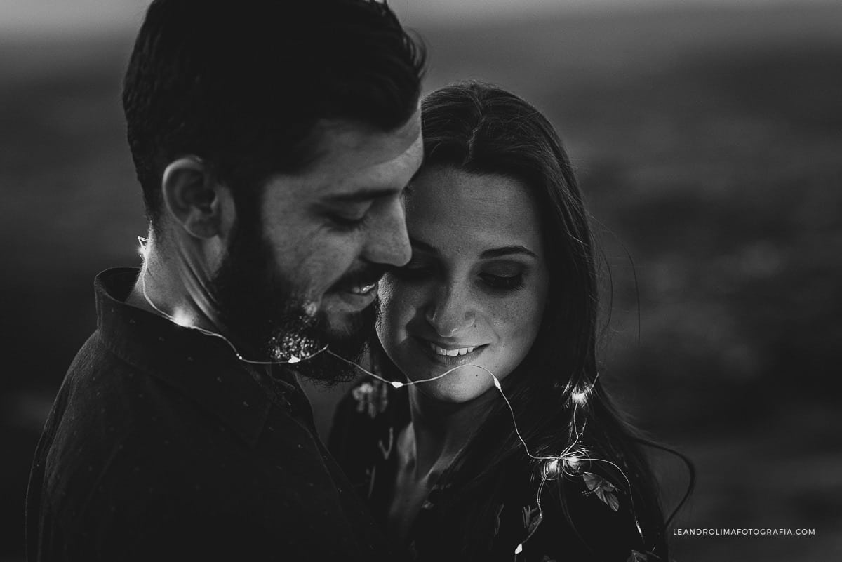 ensaio-pre-wedding-noivos-casal-por-sol-montanha-luzes-natal-pedra-grande-atibaia