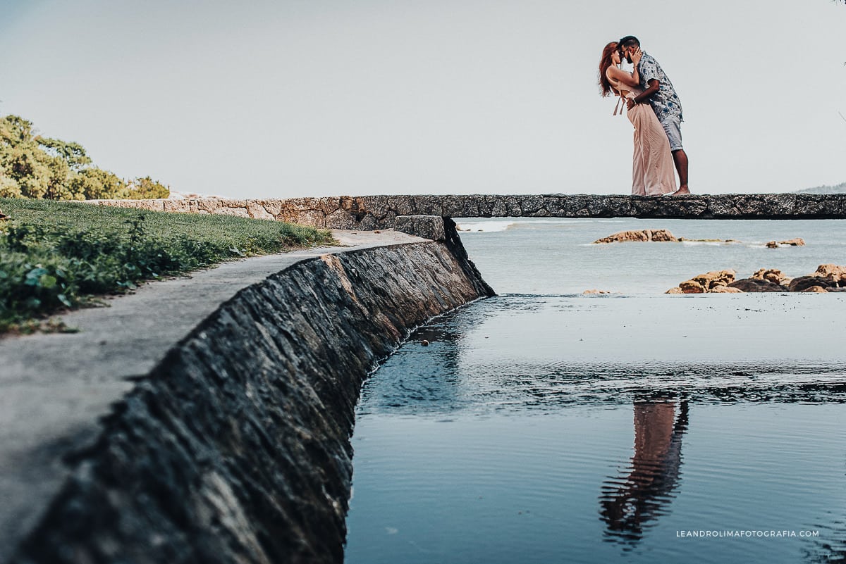 ensaio-fotografico-pre-wedding-book-casal-praia-por-sol