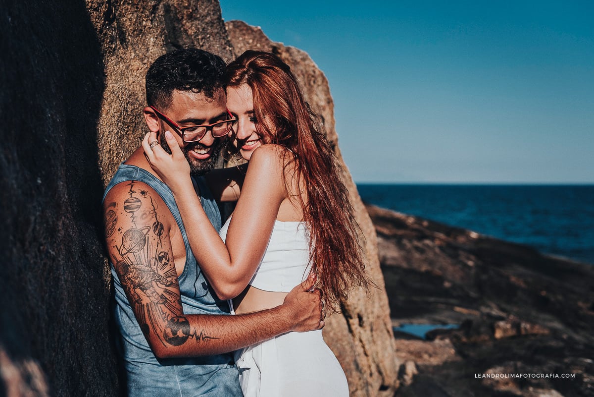 ensaio-fotografico-pre-wedding-book-casal-praia-por-sol