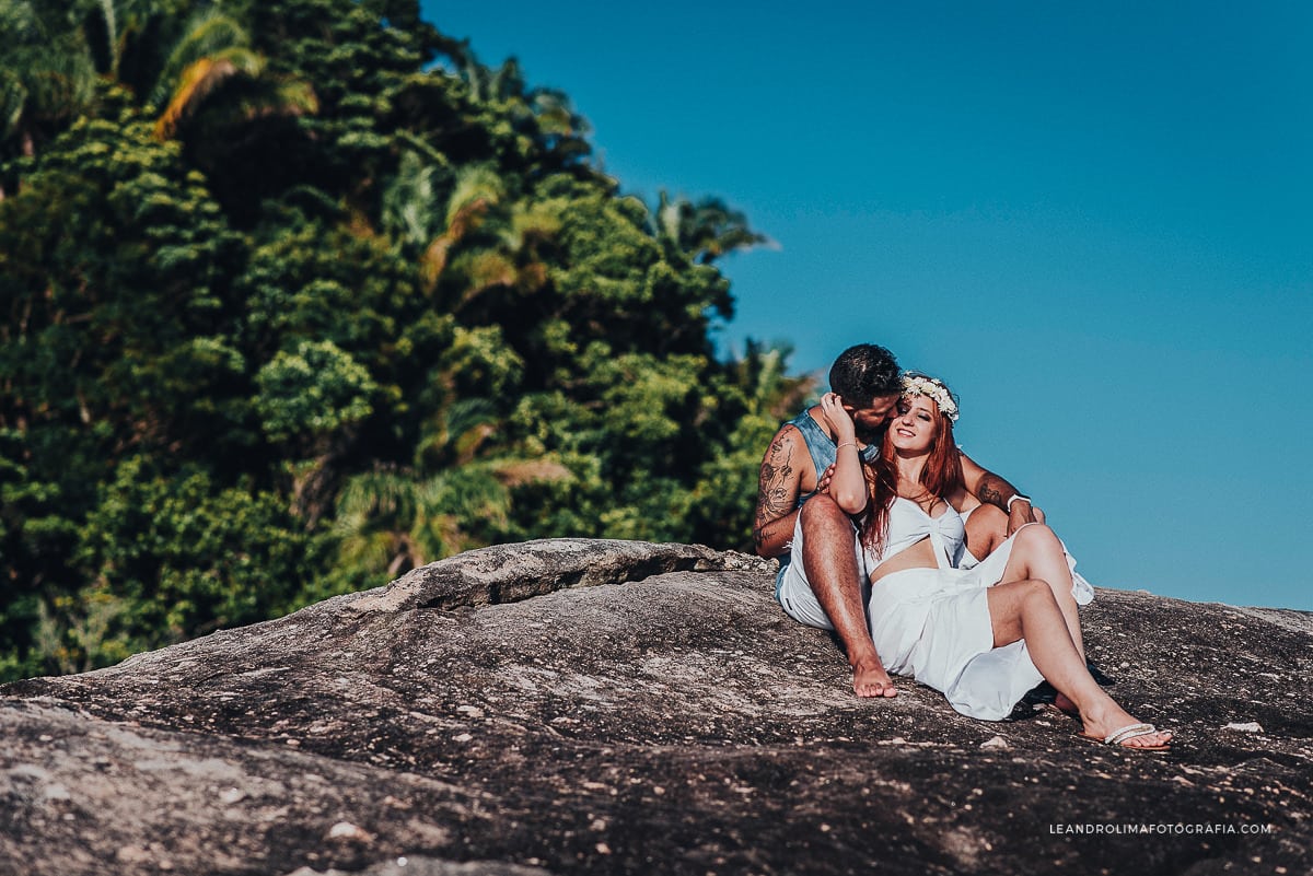 ensaio-fotografico-pre-wedding-book-casal-praia-por-sol