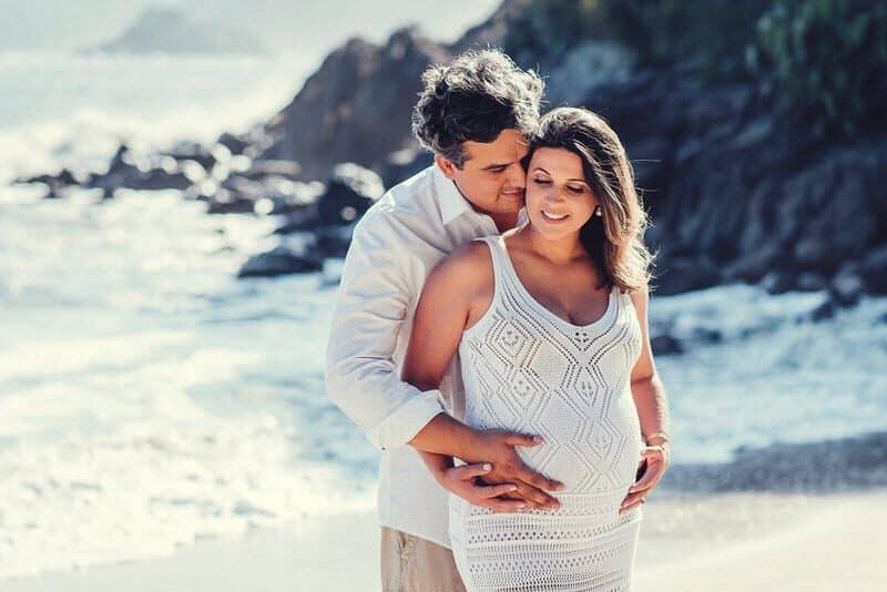 ensaio-gestante-praia-leandro-lima-fotografia-ensaio-fotografico-02-e1740491366497.jpg
